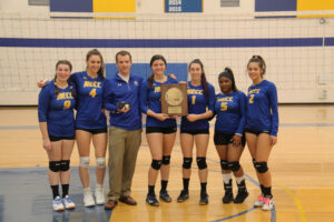 Photo of women's volleyball team standing together holding award 